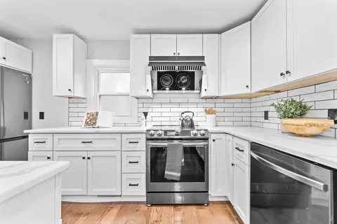 2 Stones Ct, Framingham, MA 01701