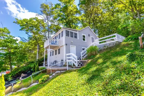 39 East Rd, Mashpee, MA 02649