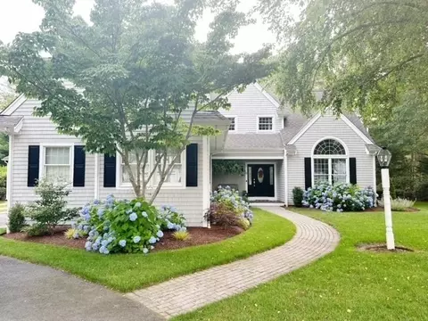 6 Mossy Bottom Ln, Sandwich, MA 02563