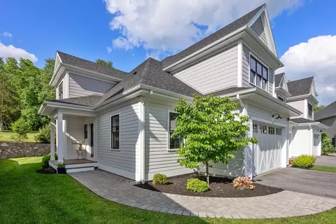 4 Southfield Ln #4, Sherborn, MA 01770