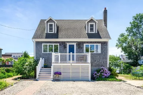 8 Smith St, Newbury, MA 01951