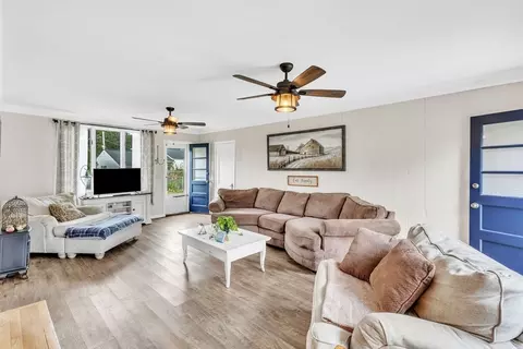 33 Beesley Ave, Chicopee, MA 01013 photo 9