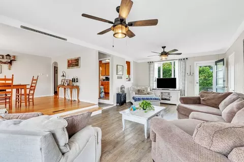 33 Beesley Ave, Chicopee, MA 01013 photo 12