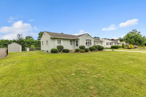 33 Beesley Ave, Chicopee, MA 01013 photo 2