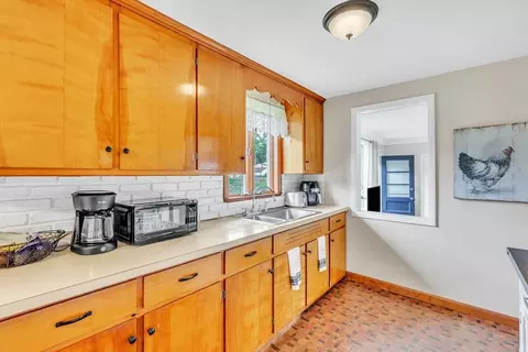 33 Beesley Ave, Chicopee, MA 01013 photo 19