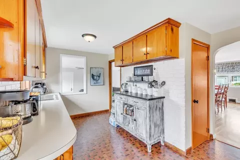 33 Beesley Ave, Chicopee, MA 01013 photo 18