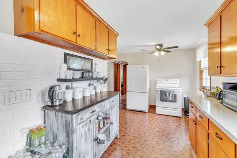 33 Beesley Ave, Chicopee, MA 01013 photo 22