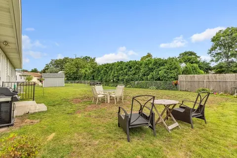 33 Beesley Ave, Chicopee, MA 01013 photo 4