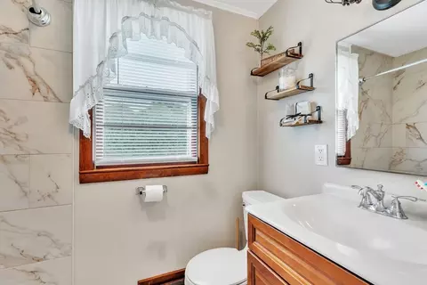 33 Beesley Ave, Chicopee, MA 01013 photo 27