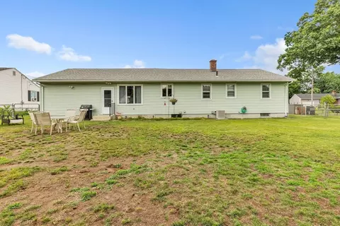 33 Beesley Ave, Chicopee, MA 01013 photo 3