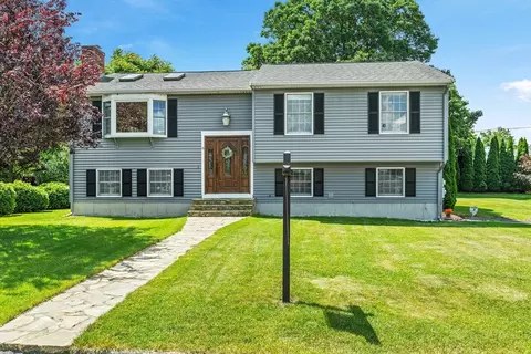 6 Crestlan Dr, Worcester, MA 01604