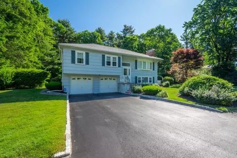 45 Alton St, Walpole, MA 02081