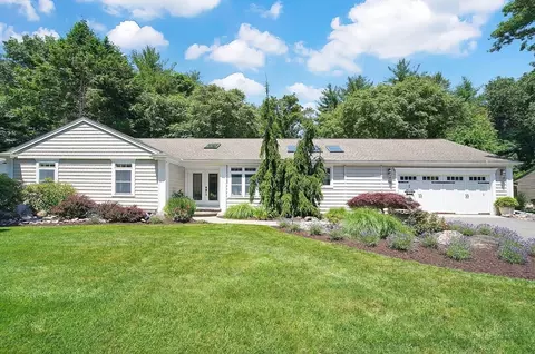 54 Glen Brook Ln, Longmeadow, MA 01106