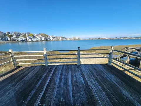 21 Hampton Cir, Hull, MA 02045 photo 4