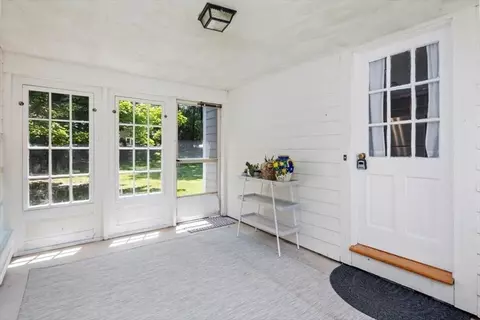 Exterior - 8 Hancock Rd, Hingham, MA 02043 photo 3 of 9