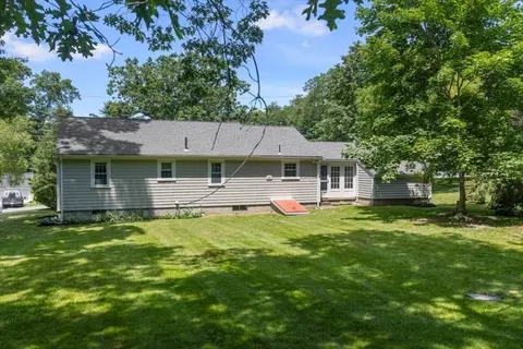 Exterior - 8 Hancock Rd, Hingham, MA 02043 photo 7 of 9