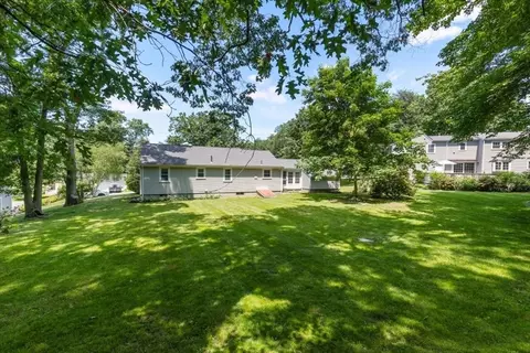 Exterior - 8 Hancock Rd, Hingham, MA 02043 photo 6 of 9