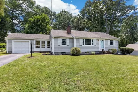 8 Hancock Rd, Hingham, MA 02043
