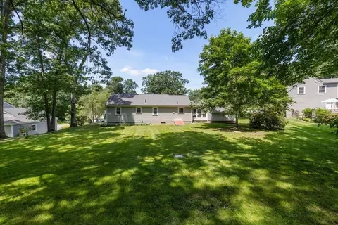 Exterior - 8 Hancock Rd, Hingham, MA 02043 photo 8 of 9