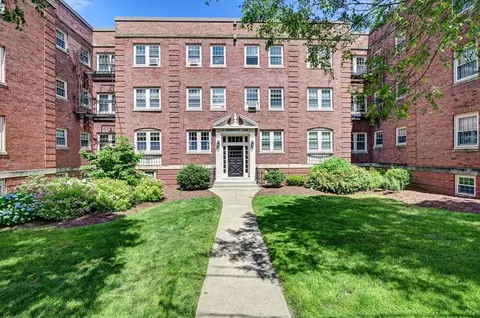 10 Presidents Ln #1, Quincy, MA 02169