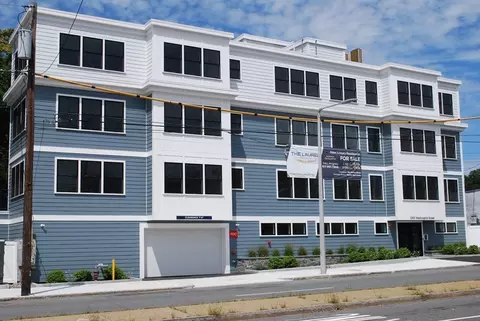 5205 Washington #405, West Roxbury, MA 02132