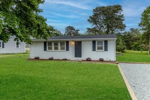 72 Glen Rd, Barnstable, MA 02601