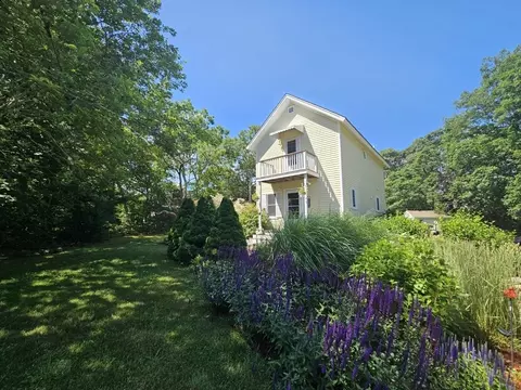 51 Manchster, Oak Bluffs, MA 02557