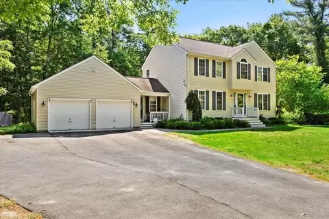 19 Nestlenook Dr, Middleboro, MA 02346
