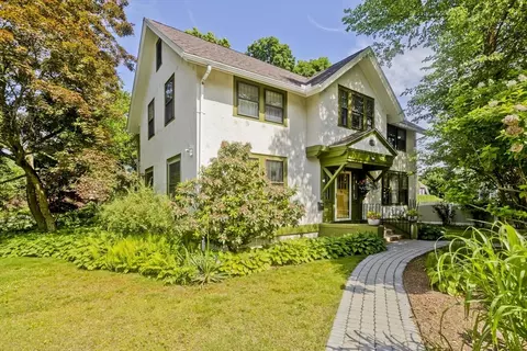 2 Irving St, Holyoke, MA 01040