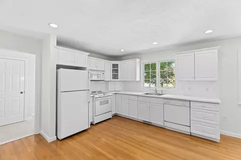 Kitchen - 25 Culloden Dr, Canton, MA 02021 photo 1 of 2