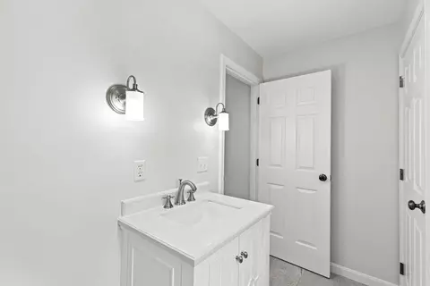 Bath - 25 Culloden Dr, Canton, MA 02021 photo 2 of 3