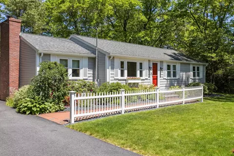 36 Sylvia Ln, Barnstable, MA 02632