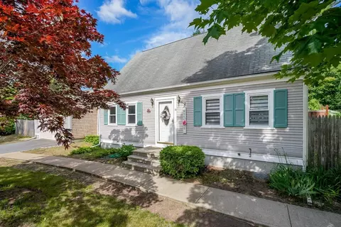 14 Willard St, Wareham, MA 02571