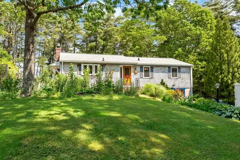 48 Bennets Neck Dr, Bourne, MA 02559