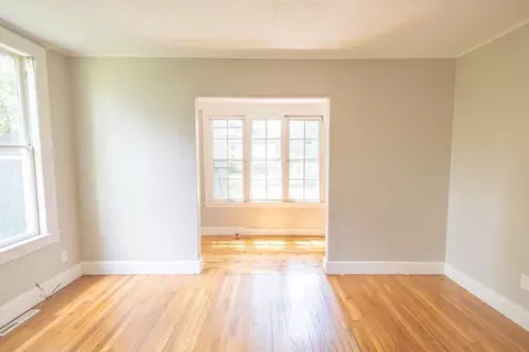 Living - 80 Florida St, Springfield, MA 01109 photo 6 of 10