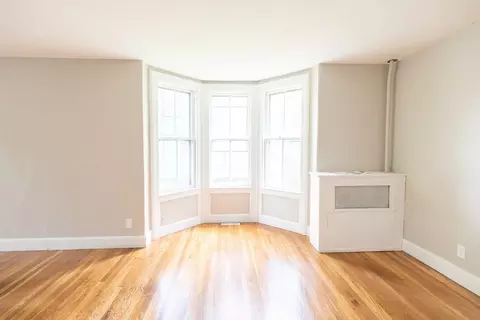 Living - 80 Florida St, Springfield, MA 01109 photo 4 of 10