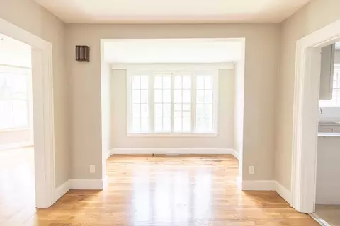 Living - 80 Florida St, Springfield, MA 01109 photo 5 of 10