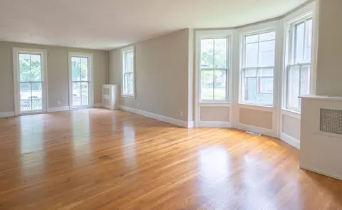 Living - 80 Florida St, Springfield, MA 01109 photo 2 of 10
