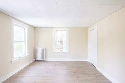 Living - 80 Florida St, Springfield, MA 01109 photo 8 of 10