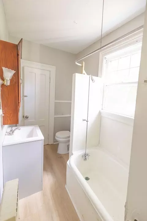 Bath - 80 Florida St, Springfield, MA 01109 photo 1 of 5