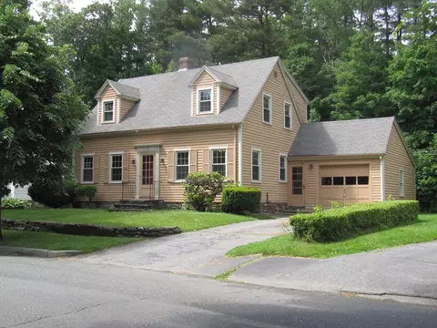 33 Saxon Rd, Worcester, MA 01602