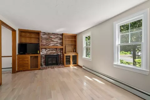 Living - 15 Mockingbird Ln, Maynard, MA 01754 photo 4 of 5