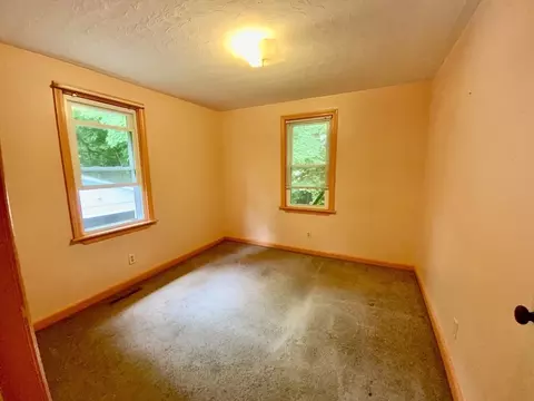 Bedroom - 119 Barnett Rd, Sutton, MA 01590 photo 2 of 5