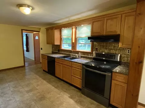 Kitchen - 119 Barnett Rd, Sutton, MA 01590 photo 2 of 3