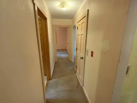 Entry Way - 119 Barnett Rd, Sutton, MA 01590 photo 1 of 1