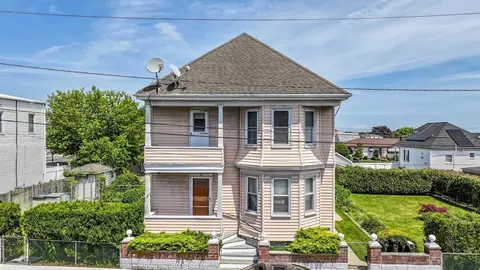 10 Sheridan St, Dartmouth, MA 02748