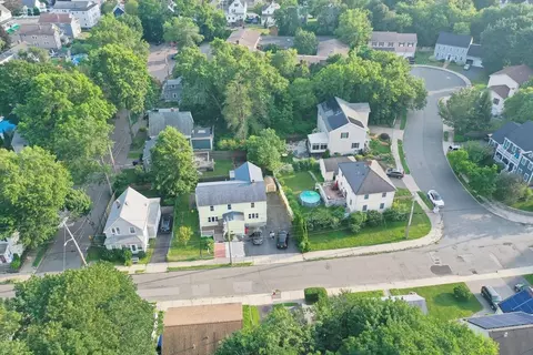 68 Maple St, Melrose, MA 02176 photo 2