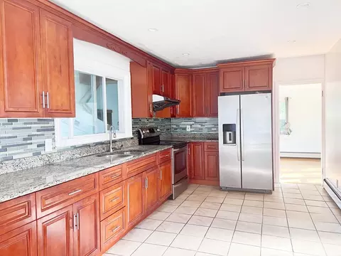 68 Maple St, Melrose, MA 02176 photo 3