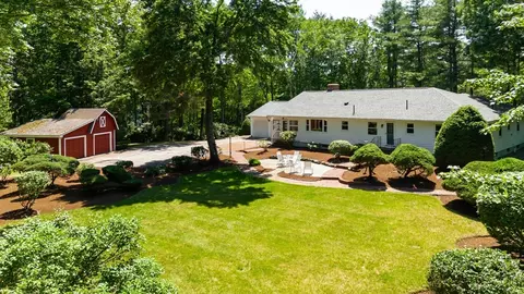 12 Horizon Dr, Bedford, NH 03110