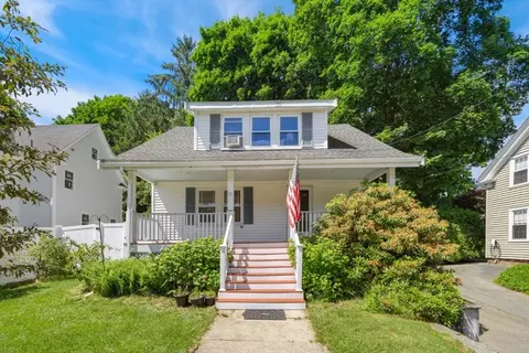 16 Temple St, Reading, MA 01867 photo 2